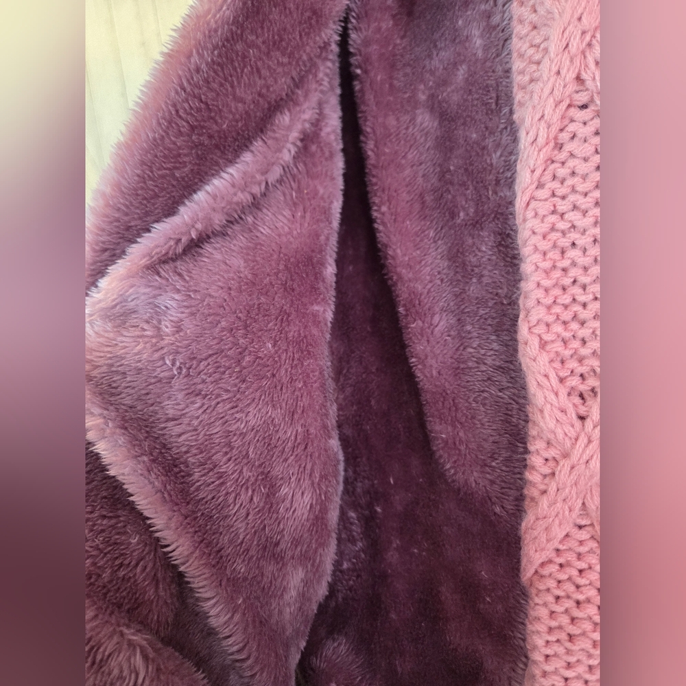 UGG Purple Infinity Scarf - Picture 3 of 4